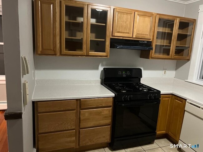 Building Photo - 10 Bank St