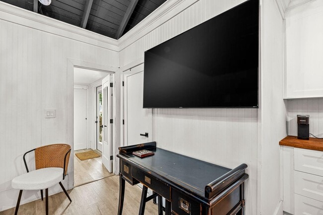 Building Photo - 1017 SW 4th St