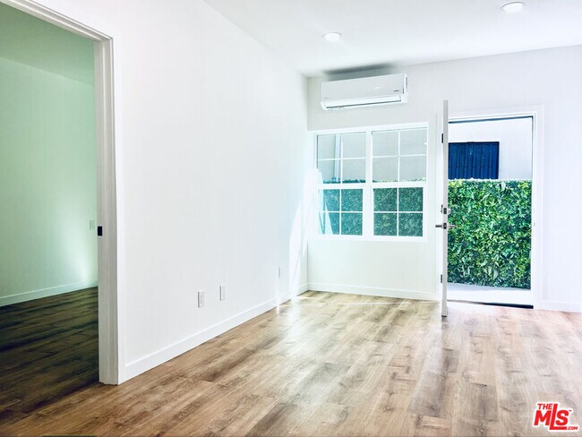 Building Photo - 938 W Glenoaks Blvd