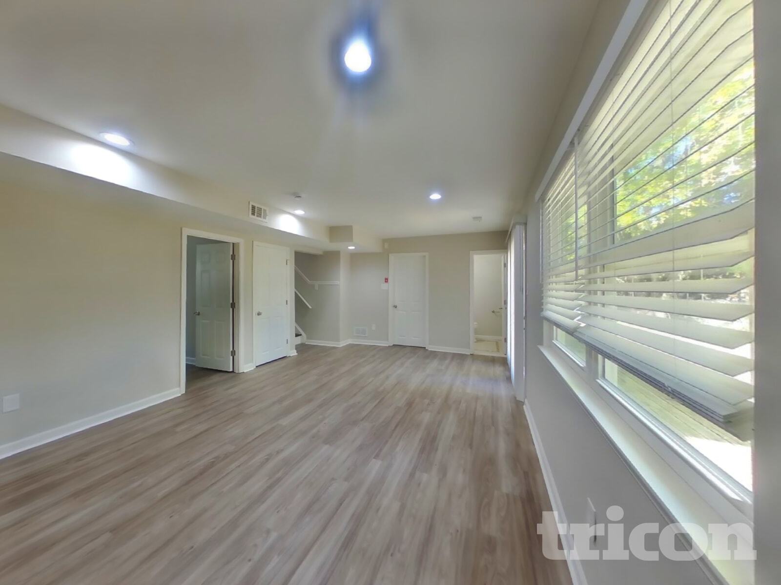 Building Photo - 3 Meadow Glen Rd