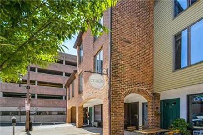 Building Photo - Beautiful Historic Bethlehem Condo for Rent!
