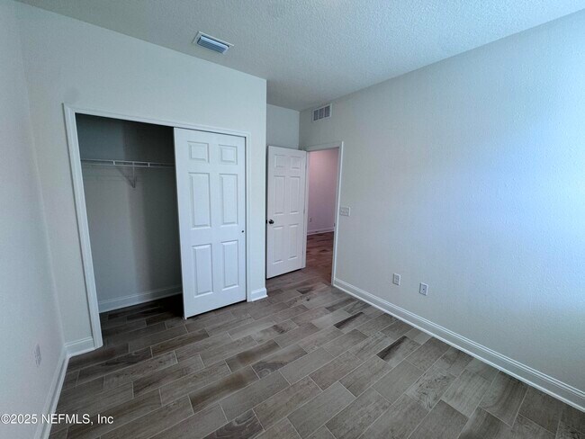 Building Photo - 11156 Spg Mdws Rd