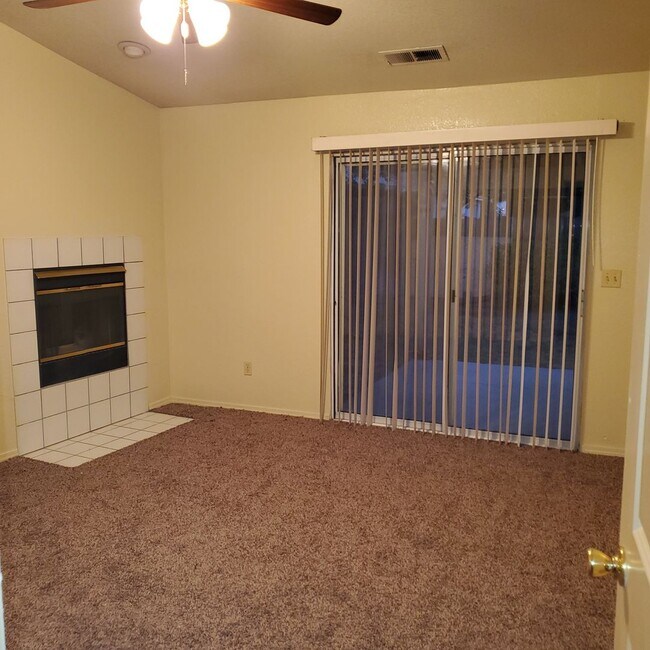Building Photo - COLLEGEVIEW DRIVE ~ Near College  3 bedroo...