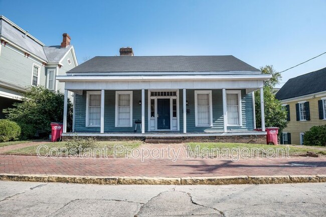 Primary Photo - 1031 Bond St