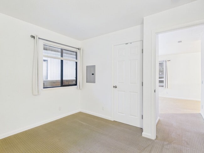 Building Photo - Upstairs 1 bedroom condo now available at Cypress Park