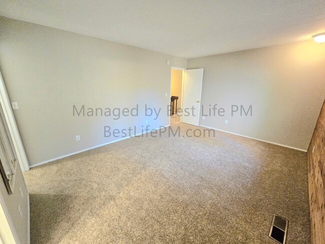 Building Photo - 9 Mountain Cir