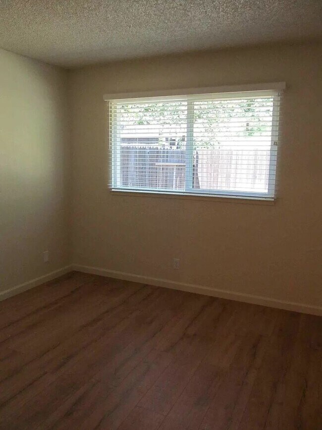 Building Photo - 1723 Kent St