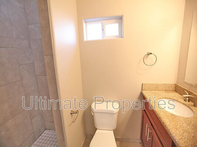 Building Photo - 1003 W Howe St