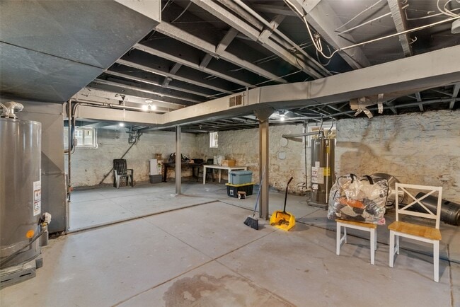 Building Photo - 5883 Washington Ave