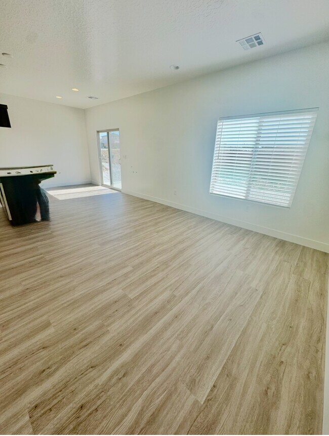 Building Photo - 5722 S Weehawken Ln