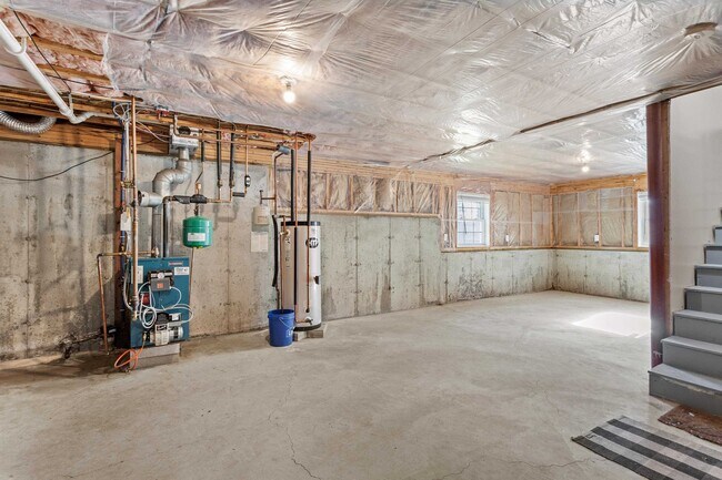 Building Photo - 22 Maple Rd