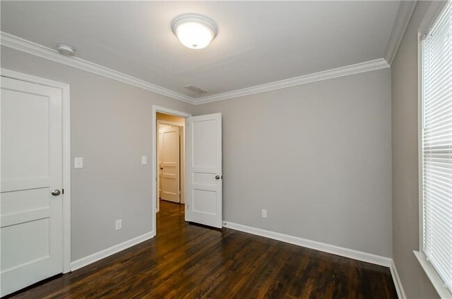 Building Photo - 729 Sunnybrook Dr