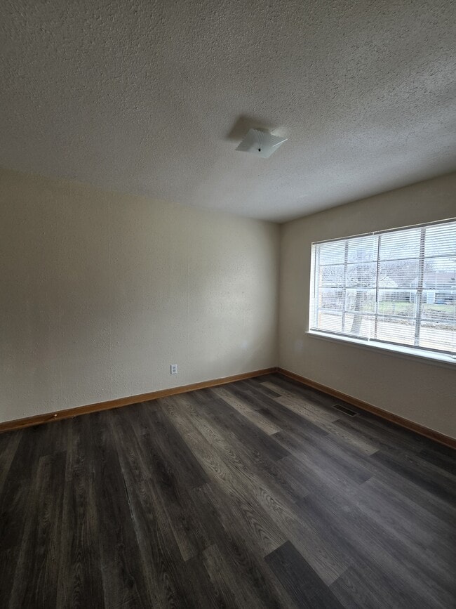 Building Photo - 722 S Hunter