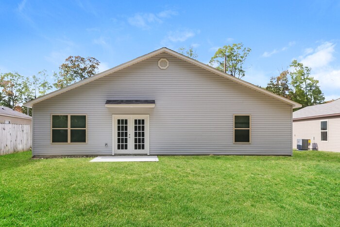 Building Photo - 225 Iris St