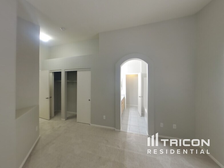 Building Photo - 2900 Mt Hope Dr