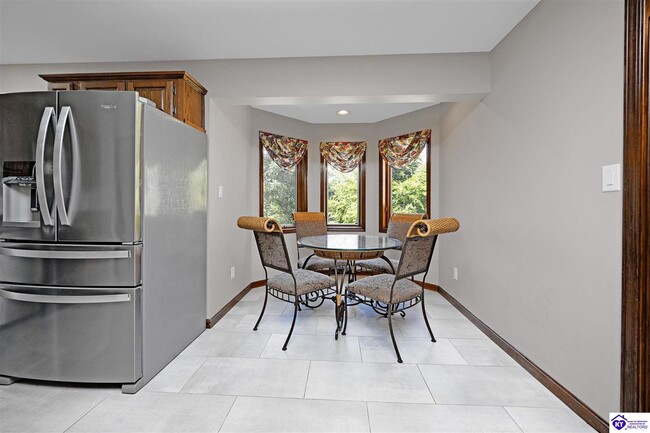 Building Photo - 306 Forest Trce