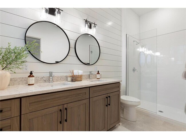 Building Photo - 366 Magnolia Ln