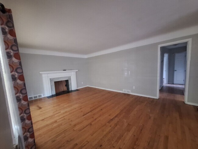 Building Photo - 14510 Greenview Rd