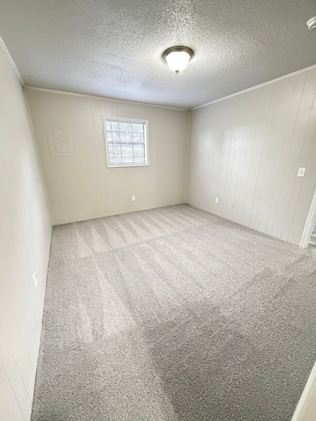 Building Photo - 3 Bedroom