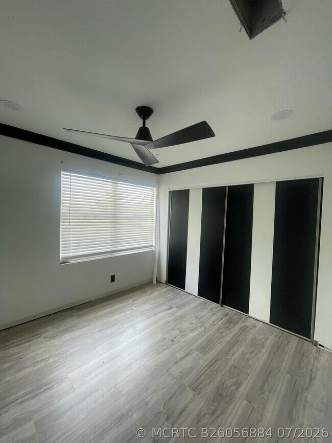 Building Photo - 4674 Lakeside Cir