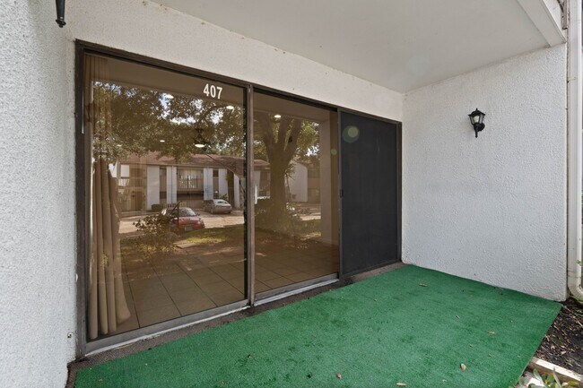 Building Photo - 12100 Melville Dr