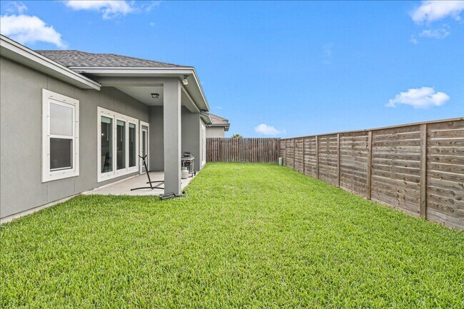 Building Photo - 7958 Snake River Dr