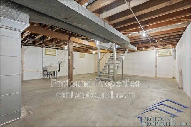 Building Photo - 4315 NE Thompson St