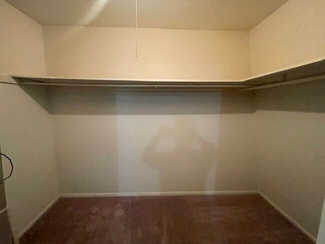 Building Photo - Perfect One Bedroom by Silas Creek