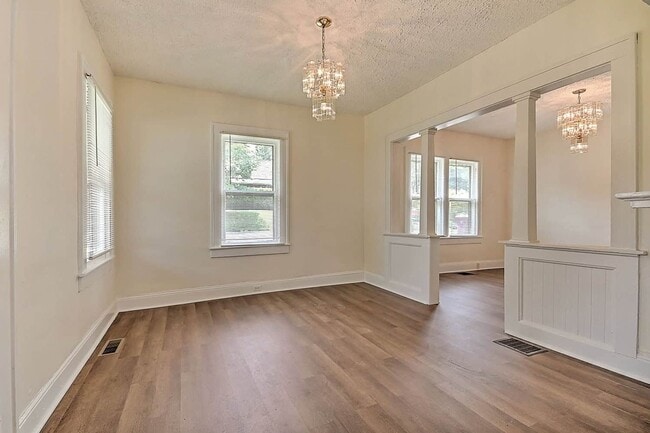 Building Photo - Modernized Historic 2 Bedroom 1 Bath Home ...