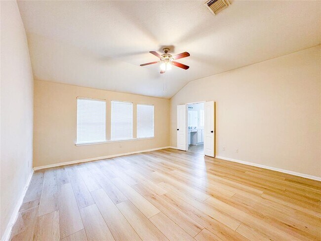 Building Photo - 2815 Town Gate Ct