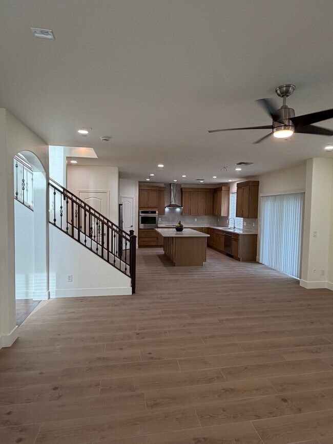 Building Photo - 2741 E Quiet Hollow Ln