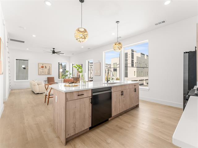 Building Photo - 2019 N Prairie Ave