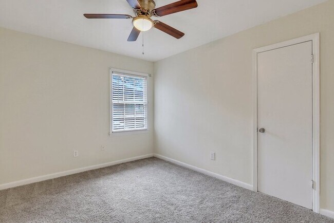 Building Photo - 12473 Northwood Rd