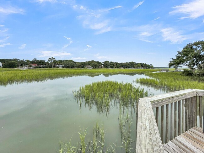 Building Photo - Coastal Living in the Heart of Folly Beach
