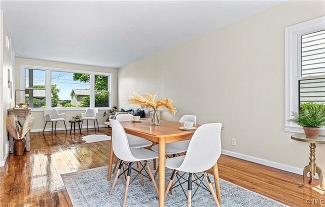 Building Photo - 202 Fairway Dr