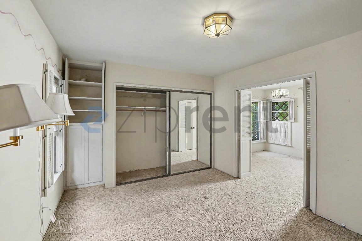 Building Photo - Unit