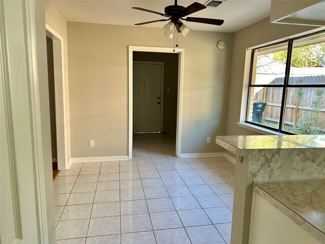 Building Photo - 2818 Stoney Wood Dr