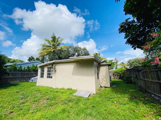 Building Photo - 326 NW 96th St