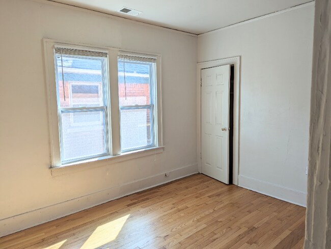 Building Photo - 3258 Calvert Ave