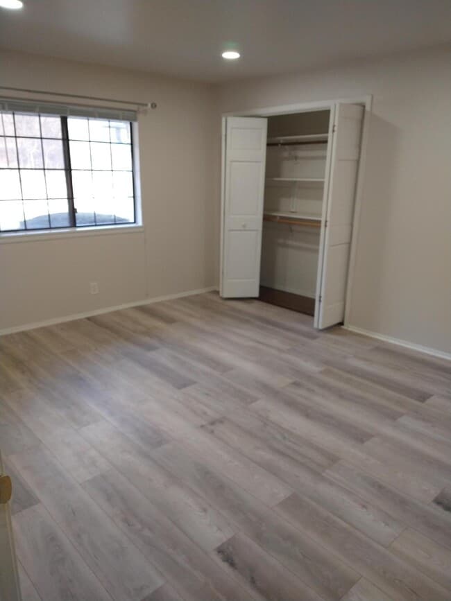 Building Photo - 20245 Independence Dr