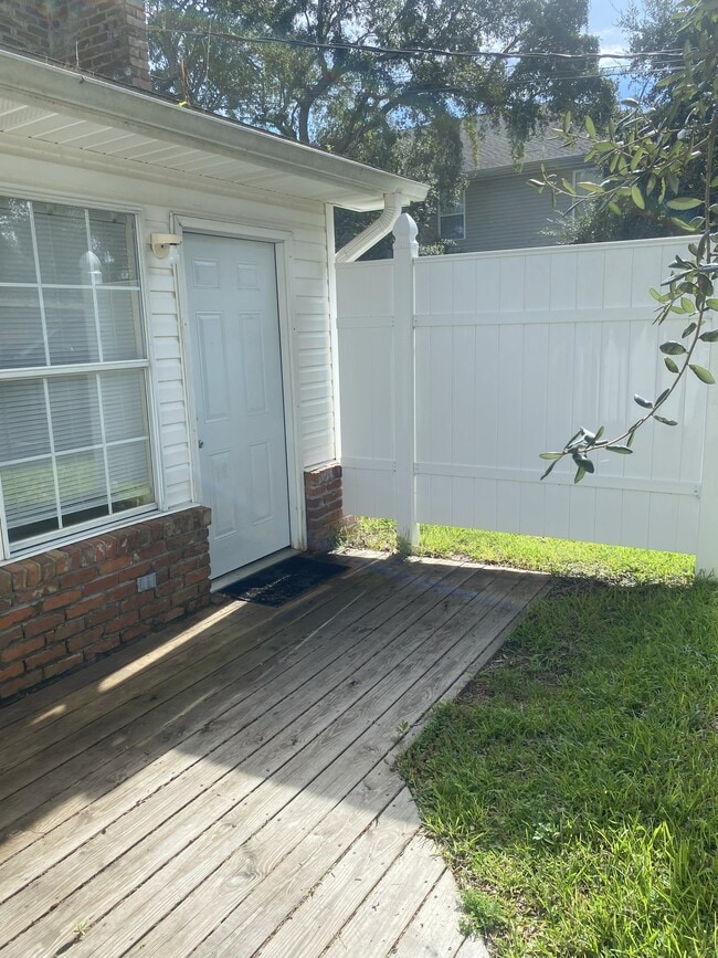 Building Photo - 852 Stonegate Ct