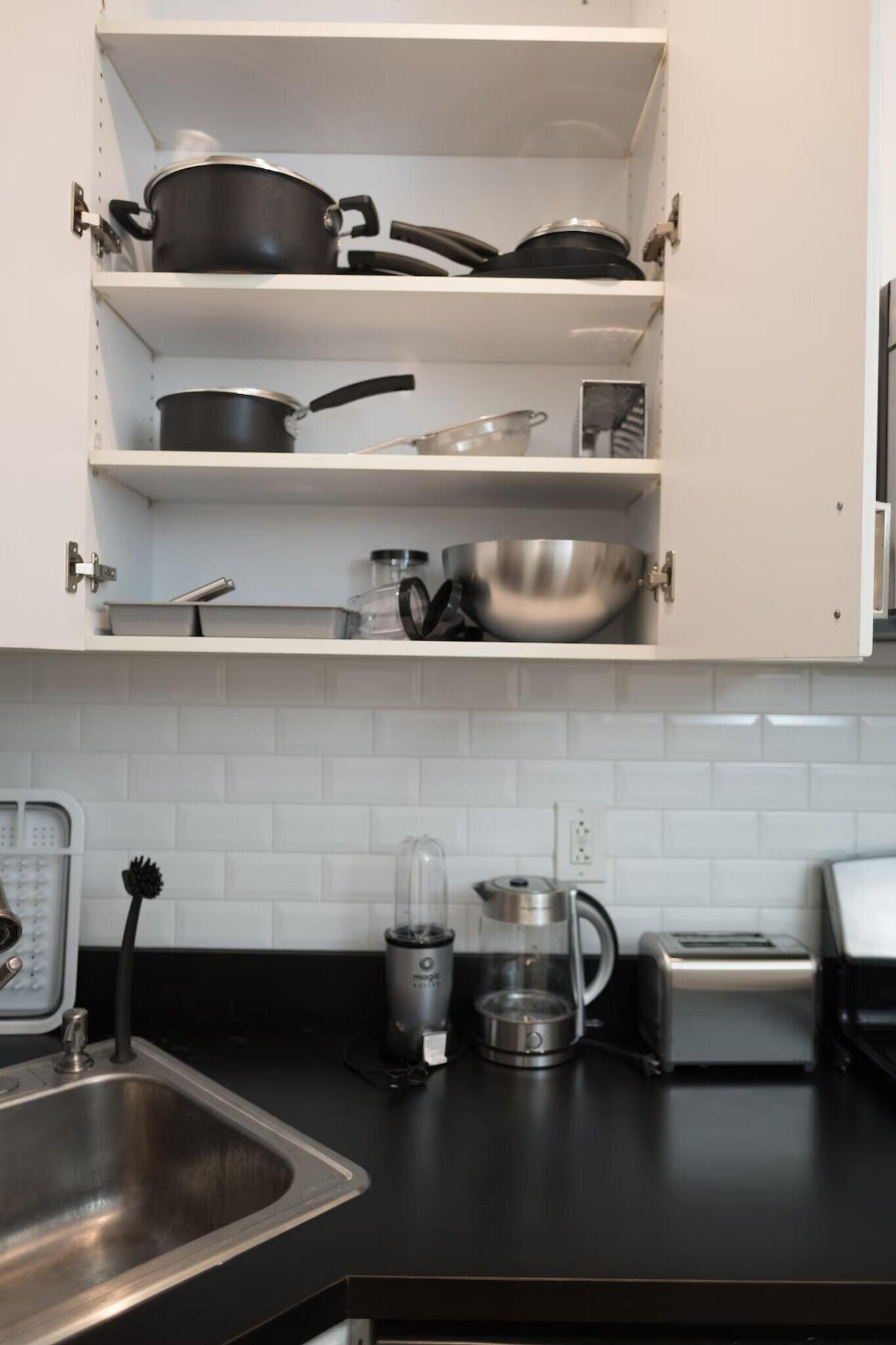 Building Photo - 230 W 113th St