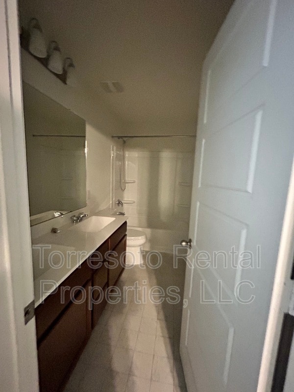 Building Photo - 5910 Sandy Lake St