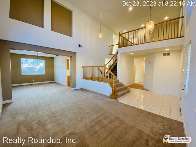 Building Photo - 4 br, 3 bath House - 6230 Ravenna Way