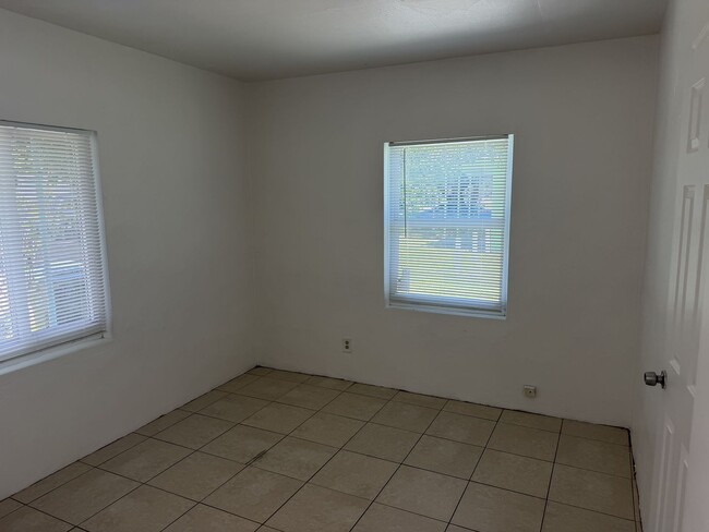 Building Photo - 1444 NW 4th St