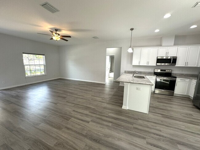 Building Photo - Newer Single Family Home 3-2-2 Seminole