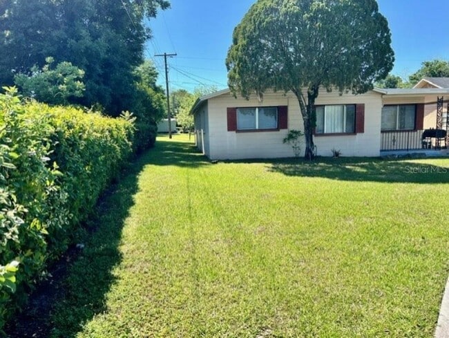 Building Photo - 1648 N Webster Ave