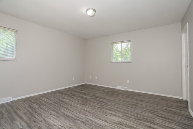 Building Photo - Beautiful All Brick 3 Bedroom Home in Spri...