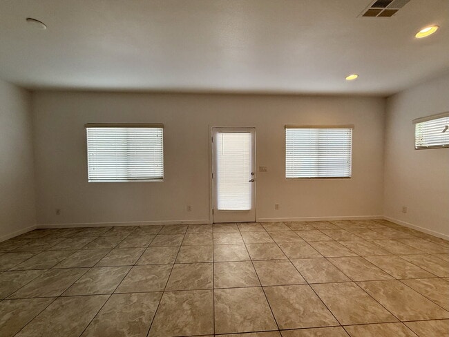 Building Photo - 4 BED, 2.5 BATH, 2 CAR-GARAGE, TWO-STORY, SINGLE FAMILY HOME FOR
