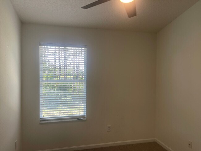 Building Photo - Enjoy Stylish Townhome Living in Vibrant B...